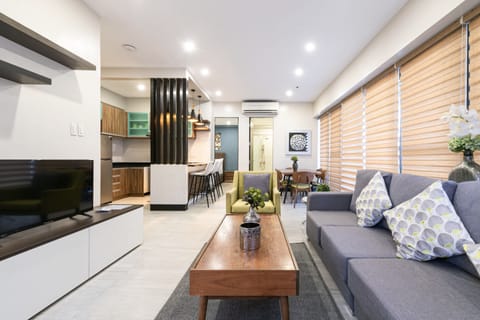 Penthouse Suite | Living area | 28-inch flat-screen TV with digital channels, TV, Netflix