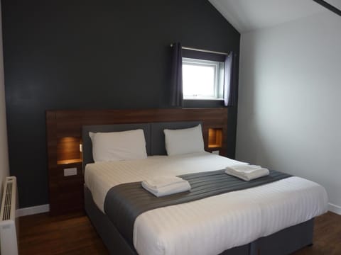 Hypo-allergenic bedding, individually furnished, blackout drapes