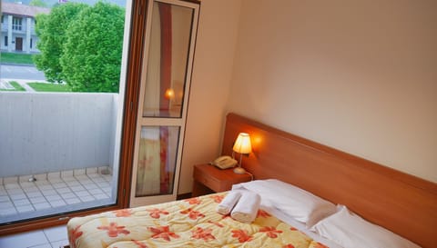 Standard Double Room Single Use | In-room safe, desk, blackout drapes, free WiFi