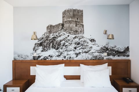 Basic Double Room | Minibar, in-room safe, desk, soundproofing
