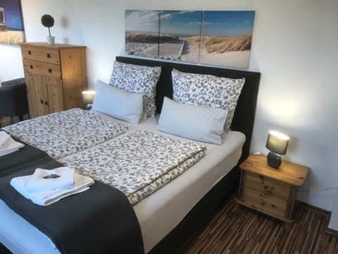 Double Room | In-room safe, desk, free WiFi