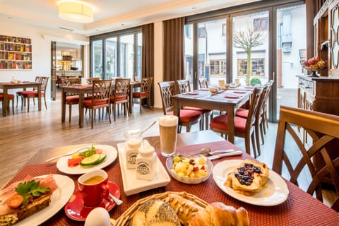 Daily buffet breakfast for a fee