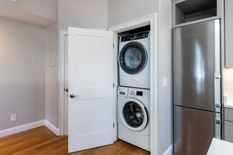 Townhome, 2 Bedrooms, Partial Sea View | Laundry