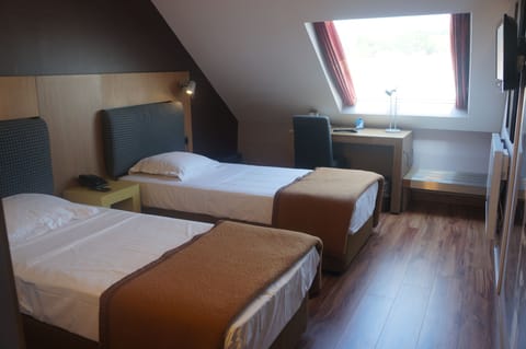 In-room safe, free WiFi, bed sheets