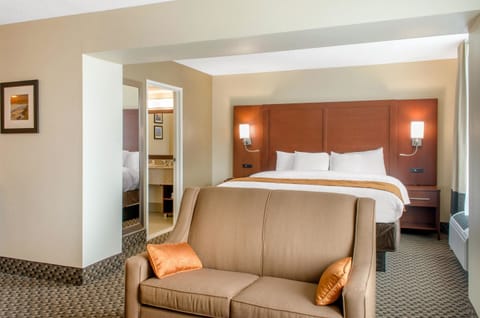 In-room safe, desk, iron/ironing board, cribs/infant beds