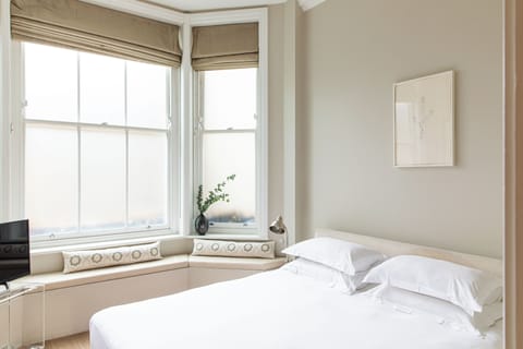 Apartment, 1 Bedroom | 1 bedroom, premium bedding, in-room safe, desk
