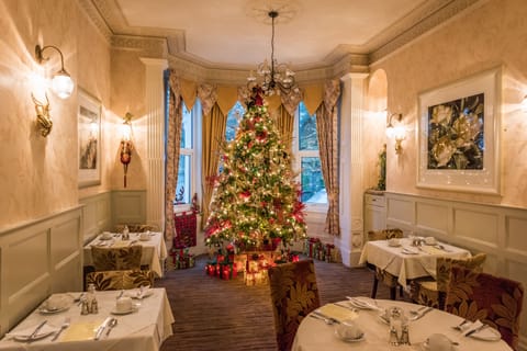 Daily full breakfast (GBP 14 per person)