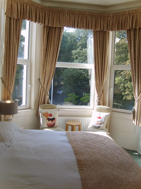 Room (Bay Window) | Free WiFi, bed sheets