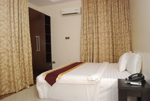 Business Apartment, 1 Bedroom, Ensuite | 1 bedroom, in-room safe, individually decorated, individually furnished
