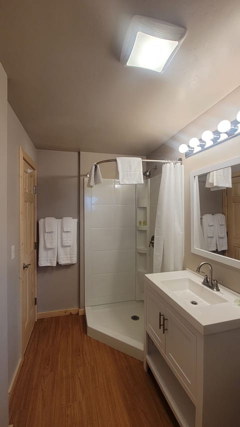 Room #1 | Bathroom | Shower, free toiletries, towels