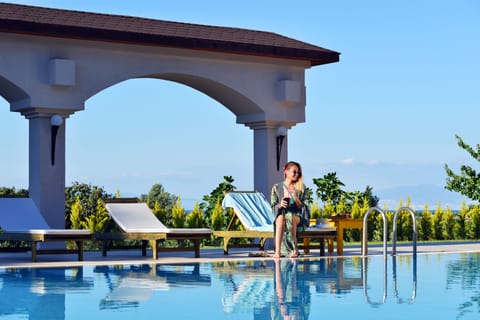 Outdoor pool, free cabanas, pool umbrellas