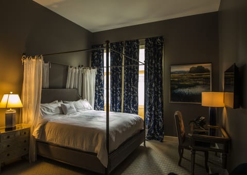 Luxury Single Room, 1 King Bed | Egyptian cotton sheets, premium bedding, pillowtop beds, blackout drapes