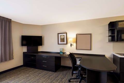 Studio Suite, 1 Queen Bed, Accessible (Mobility Roll in Shower) | Room amenity
