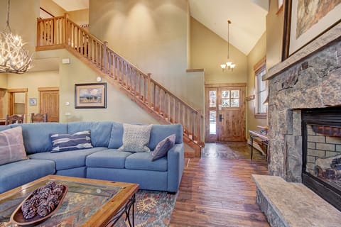 Townhome, 3 Bedrooms | Living area | Flat-screen TV, fireplace, computer