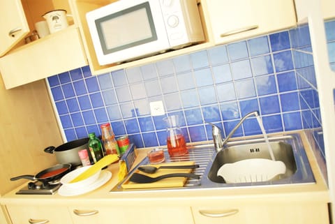 Classic Triple Room | Private kitchenette | Fridge, microwave, stovetop, coffee/tea maker