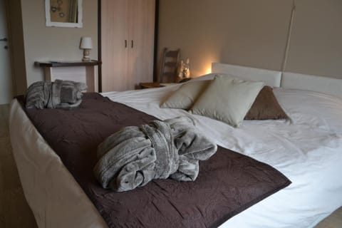 Premium bedding, down comforters, minibar, in-room safe