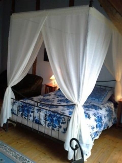 Double Room | Individually decorated, individually furnished, desk, blackout drapes