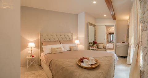 Deluxe Room, City View | In-room safe, individually decorated, soundproofing, free WiFi
