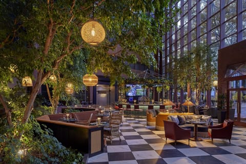 2 restaurants, breakfast served