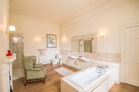 Superior Double Room, Ensuite | Bathroom | Designer toiletries, hair dryer, bathrobes, slippers