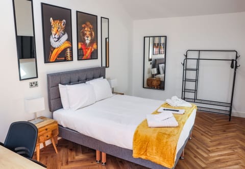 Premier Double Room, Ensuite, Courtyard View (Ground Floor)