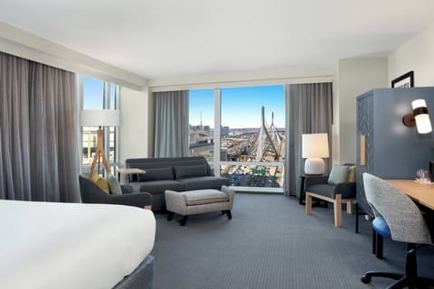 Premium bedding, in-room safe, desk, laptop workspace