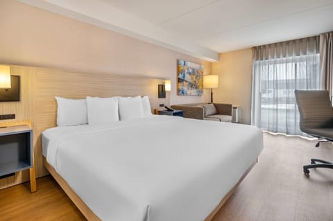 Room, 1 Queen Bed with Sofa bed, Accessible, Non Smoking (Upgrade) | Premium bedding, pillowtop beds, desk, iron/ironing board
