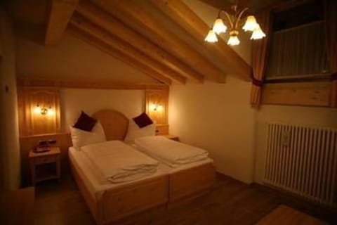 Double Room | Minibar, in-room safe, desk, soundproofing