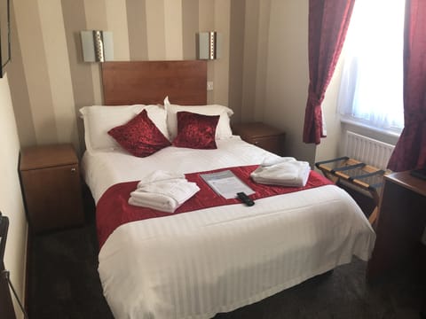 Double Room | Individually decorated, individually furnished, iron/ironing board