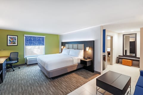 Suite, 1 King Bed | In-room safe, desk, blackout drapes, iron/ironing board