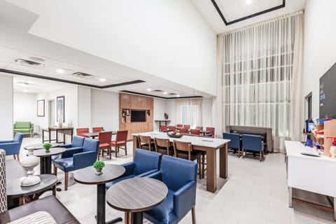 Free buffet breakfast on weekdays