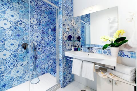 Shower, free toiletries, hair dryer, bidet