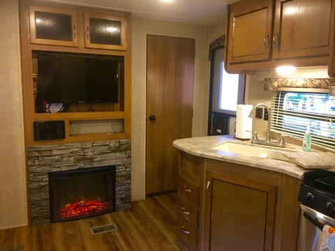 Comfort Mobile Home, 2 Bedrooms | Private kitchen | Fridge, microwave, coffee/tea maker, cookware/dishes/utensils