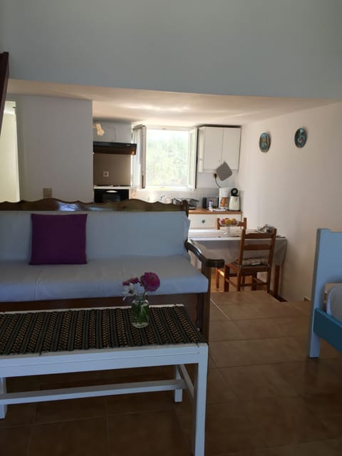 Standard Studio, Sea View, Mezzanine | Living area | Flat-screen TV