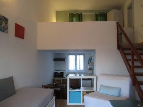 Standard Studio, Garden View, Mezzanine | Living area | Flat-screen TV