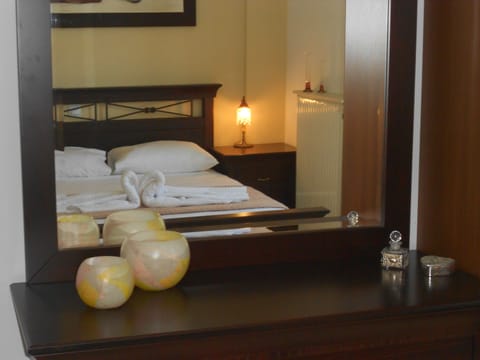 Apartment | 2 bedrooms, in-room safe, individually decorated, individually furnished