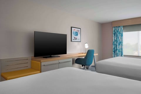 Hypo-allergenic bedding, in-room safe, iron/ironing board, free WiFi