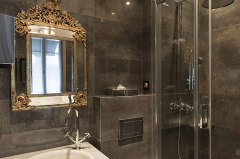 Premium bedding, in-room safe, individually decorated, soundproofing