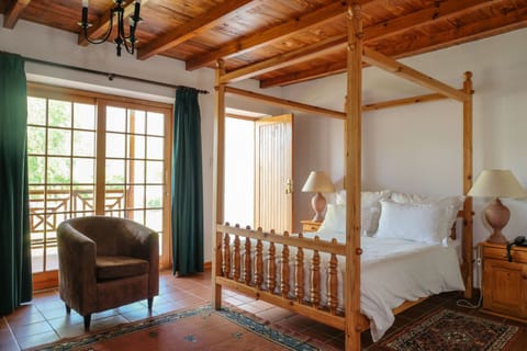 Double & 2 Single Beds Open Plan Room | In-room safe, desk, free WiFi, bed sheets