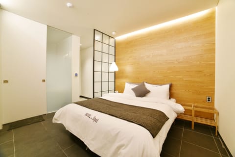 Deluxe Double Room, Park View (No Breakfast on Mondays) | Individually decorated, individually furnished, free WiFi, bed sheets