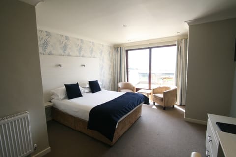 Family Room, Balcony, Ocean View (Bed type not guaranteed) | Iron/ironing board, Internet, bed sheets, wheelchair access