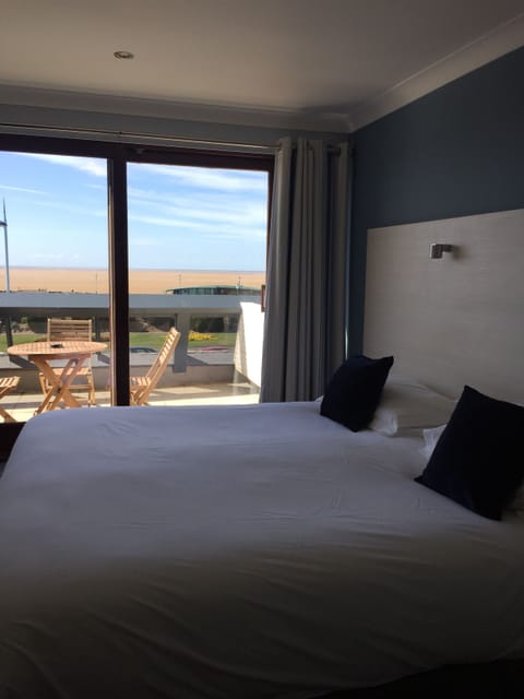 Standard Double Room, 1 Double Bed, Ocean View | Iron/ironing board, Internet, bed sheets, wheelchair access