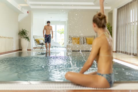 Indoor pool, sun loungers