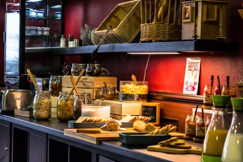 Daily buffet breakfast (EUR 13.50 per person)