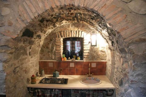 Double Room, Accessible | Private kitchen | Shared fridge, microwave, cookware/dishes/utensils