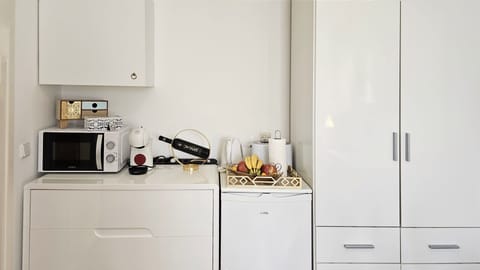 Standard Double Room | 1 bedroom, in-room safe, desk, iron/ironing board