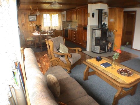 Apartment (1. Stock) | Living area | Flat-screen TV, fireplace