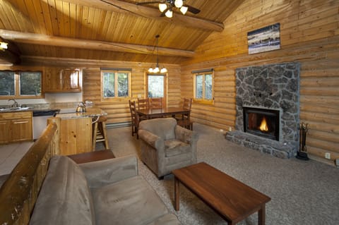 Luxury Cabin, 3 Bedrooms (7 Beds) | Iron/ironing board, cribs/infant beds, rollaway beds, free WiFi