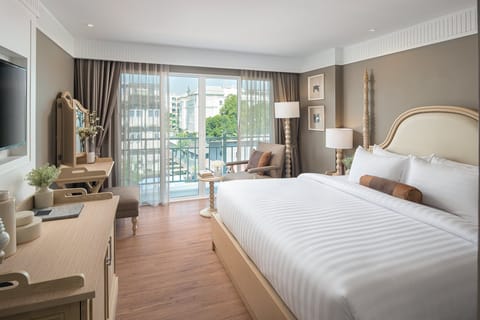 Riverside Deluxe King Room | View from room