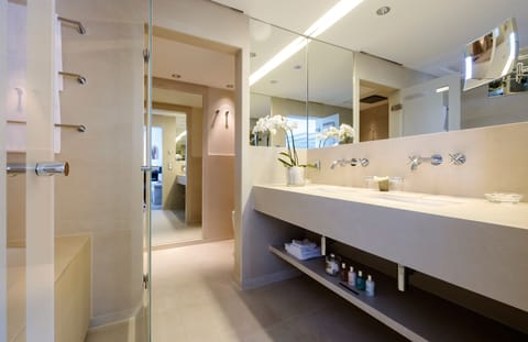 Junior Suite, Fireplace | Bathroom | Bathtub, designer toiletries, hair dryer, bathrobes